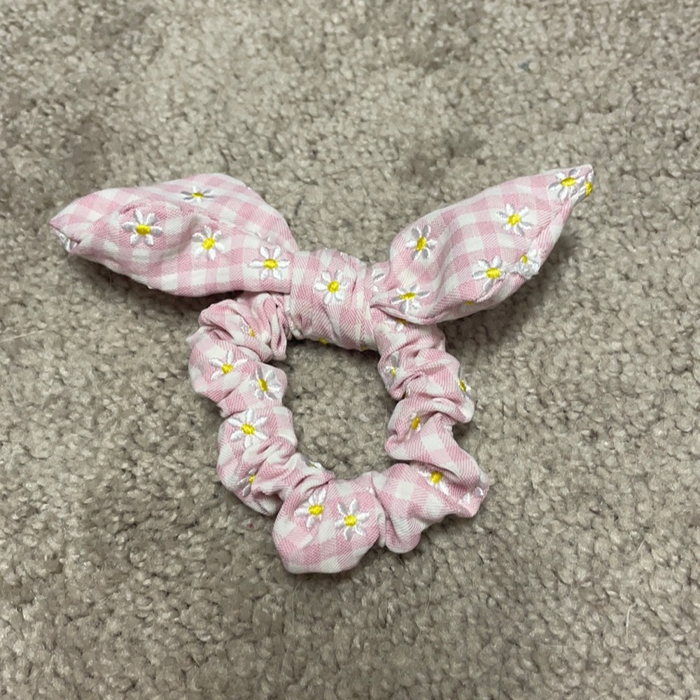 Stoney Clover scrunchie